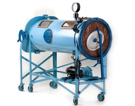 Philip Drinker and Louis Agassiz Shaw developed the first respiratory tank in 1927.
